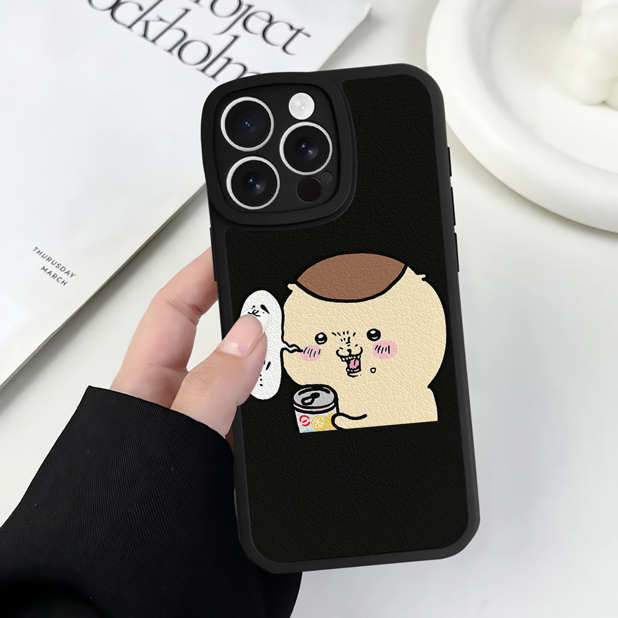 （画像用） ちいかわ くりまんじゅう Chii-kawa kuri manjū 【iPhone 16シリーズ対応】シリコンスマホケース（レザー調） 材質：シリコン